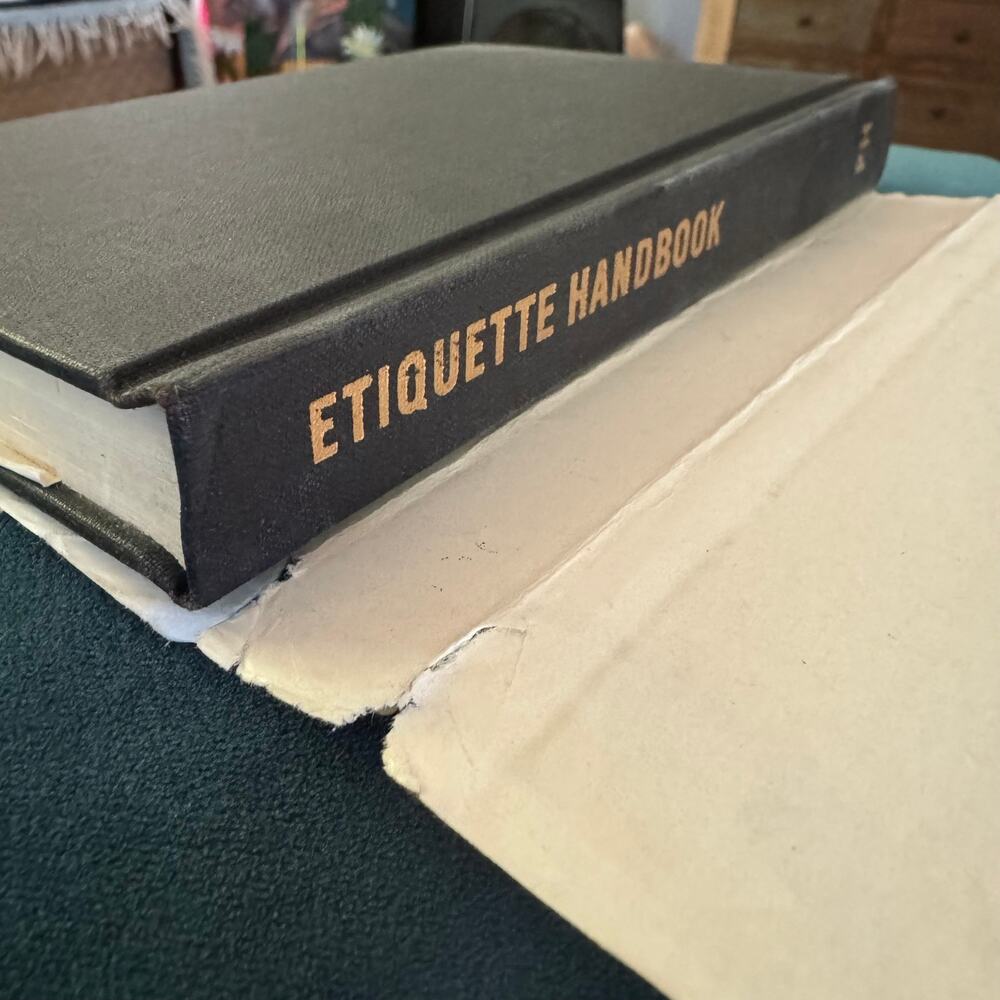 1960s Etiquette Handbook 1962 written by Barbara Cartland Hardback - Picture 5 of 7